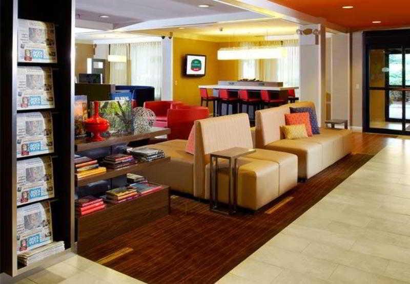 Отель Courtyard By Marriott Линчберг Интерьер фото
